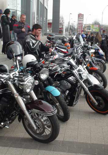 Foto moto parada (c) eMM.ro